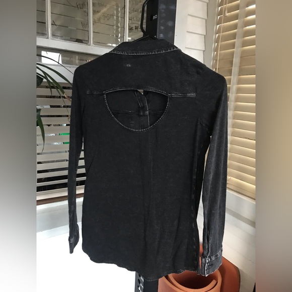 Rock and Republic- long sleeve button up, open back - Picture 3 of 4